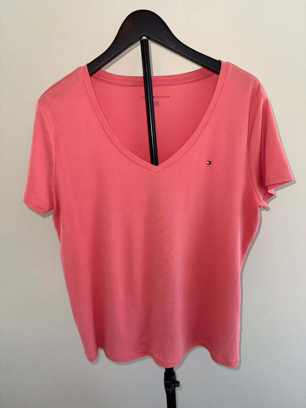 100% Cotton Tommy Hilfiger V-Neck T-Shirt Size XL Coral